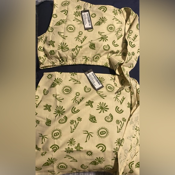 Khaki Shell Print Tie Side Mini Skirt and off the shoulder crap top - Picture 5 of 7